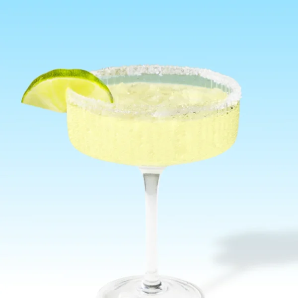 Cocktail classique Margarita avec citron vert et des glaçons