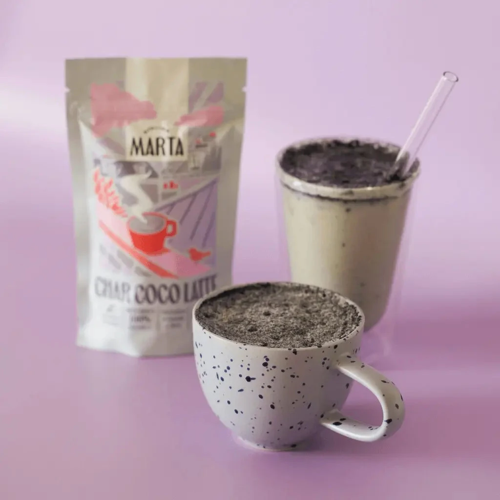 Char-coco latte en sachet, dans un verre et dans une tasse. Une boisson latte vendu dans notre e-shop pause and mix, livraison à La Réunion